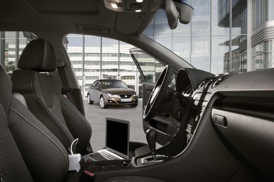  Seat Exeo 2.0 TDI with CVT Multitronic 2011 года  (фото 13 из 21)